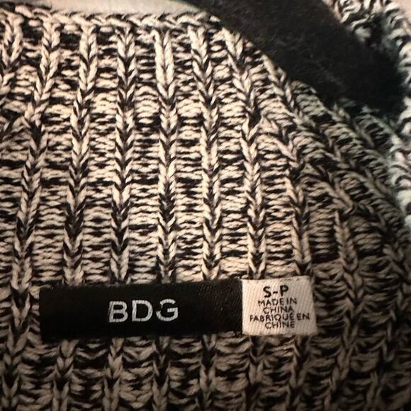 BDG Black and White Chunky Mock Neck‎ Oversized Grandpa Sweater Size Small - Picture 3 of 4